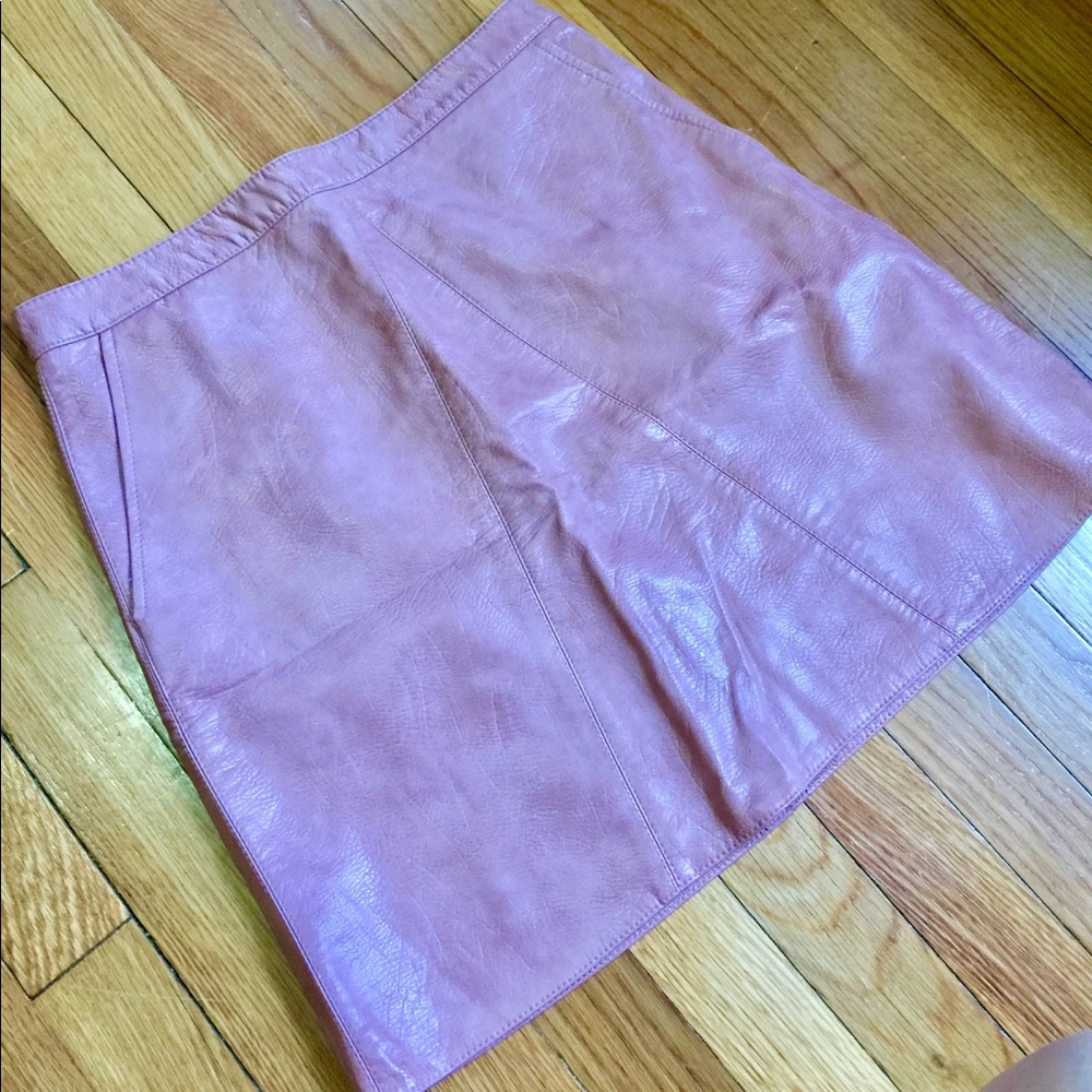 NWOT Pale pink faux leather skirt. - Picture 2 of 6